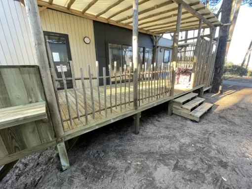 Conception et fabrication de terrasses bois pour un camping à Messanges, Orthez, NR Construction Bois