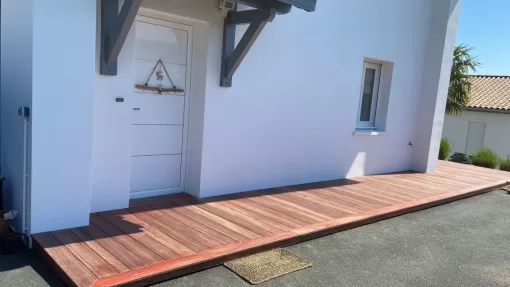Fabrication d’une terrasse bois en Padouk sur mesure à Bayonne, Orthez, NR Construction Bois