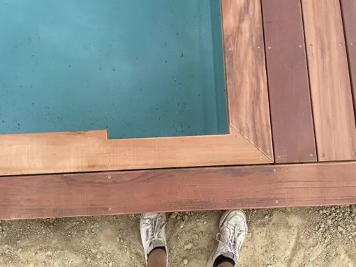 Fabrication d’une terrasse sur mesure en Muiracatiara à Lons, Orthez, NR Construction Bois