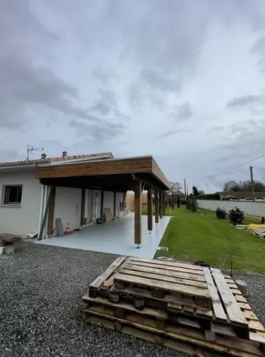 Fabrication et pose d'un carport en bois à Dax