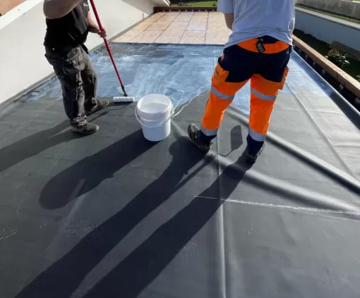 Mise en place d'une membrane EPDM à Dax, Orthez, NR Construction Bois