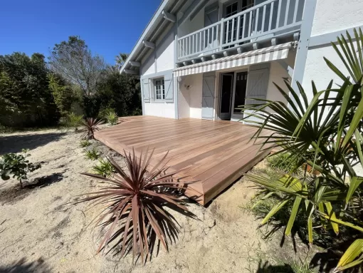 Fabrication d'une terrasse en bois exotique sur Labenne : une réalisation sur mesure signée NR Construction Bois, Orthez, NR Construction Bois